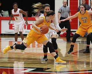Valparaiso University junior guard Georg Donchetz(11) tries to shake Youngstown state sophomore guard Alison Smolinksi(2) during the fourth quarter as the Youngstown State Penguins take on the Valparaiso Crusaders at the Beeghly Center in Youngstown on Saturday, Jan. 14, 2017. Youngstown State won, 76-70...(Nikos Frazier | The Vindicator)..