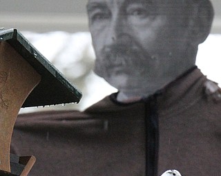 William D. Lewis The Vindicator A    feeds at Ford Nature Center in Mill Creek Park  Jan 31, 2017 near a paper cutout of Volney Rogers, MCP founder.