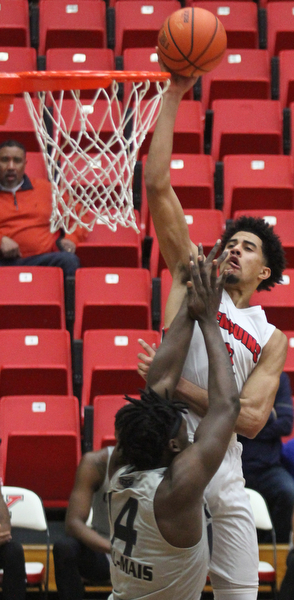 William D. Lewis The Vindicator  YSU Davin Haygood(2) shoots over Oakland's Xavier Hill-Mais(14)) during Feb 2, 2017 action at YSU.