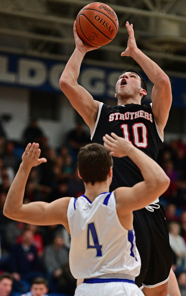 POLAND, OHIO - FEBRUARY 3, 2017: AJ Musolino #10 of Struthers goes tot he basket while Trent Lutz #4 of Poland gets out of the way during the first half of their game Friday night at Poland High School. DAVID DERMER | THE VINDICATOR