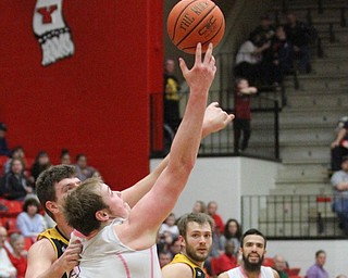 Youngstown State Penguins senior center Jorden Kaufman(32) struggles to regain control of the rebound during the 1st half as Northern Kentucky takes on Youngstown State, Saturday, Feb. 18, 2017 at the Beeghly Center. Youngstown State won, 81-77...(Nikos Frazier | The Vindicator)..