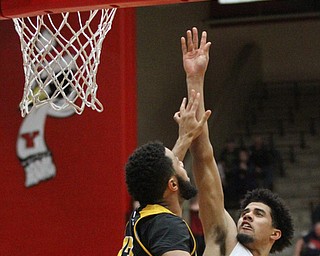 Youngstown State Penguins sophomore forward Devin Haygood(2) puts up two during the 1st half as Northern Kentucky takes on Youngstown State, Saturday, Feb. 18, 2017 at the Beeghly Center. Youngstown State won, 81-77...(Nikos Frazier | The Vindicator)..