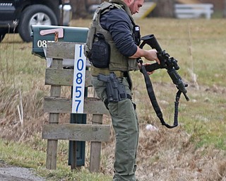        ROBERT K. YOSAY  | THE VINDICATOR..Swat team members arrive - and are briefed (CRT TEAM)..GOSHEN Ñ Mahoning County Sheriff Jerry Greene said a suspect is dead from "apparent suicide" after shots were fired as deputies tried to serve a civil order of protection at about 11:20 a.m... .-30-