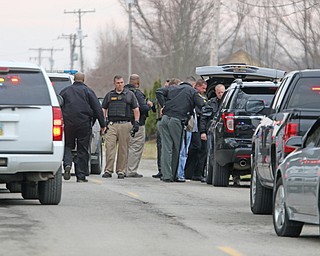        ROBERT K. YOSAY  | THE VINDICATOR..Officers...  arrive on the scene on Duck Creek Rd...GOSHEN Ñ Mahoning County Sheriff Jerry Greene said a suspect is dead from "apparent suicide" after shots were fired as deputies tried to serve a civil order of protection at about 11:20 a.m... .-30-