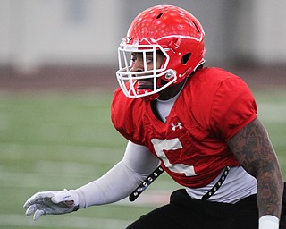 William D Lewis the Vindicator YSU Lee Wright(5)during 3-3-17 practice at WATTS Center.