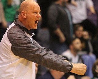 William D Lewis The Vindicator WB'scoach Walt DeShields  during last seconds of win over Padua.