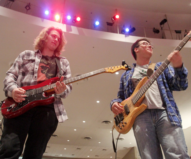 William D. Lewis The Vindicator Boardman HS guitarist Reese Maslen, 11th grade left, and bassist John Beck, 12 th grade during rehersal for Project Mayhem concert.