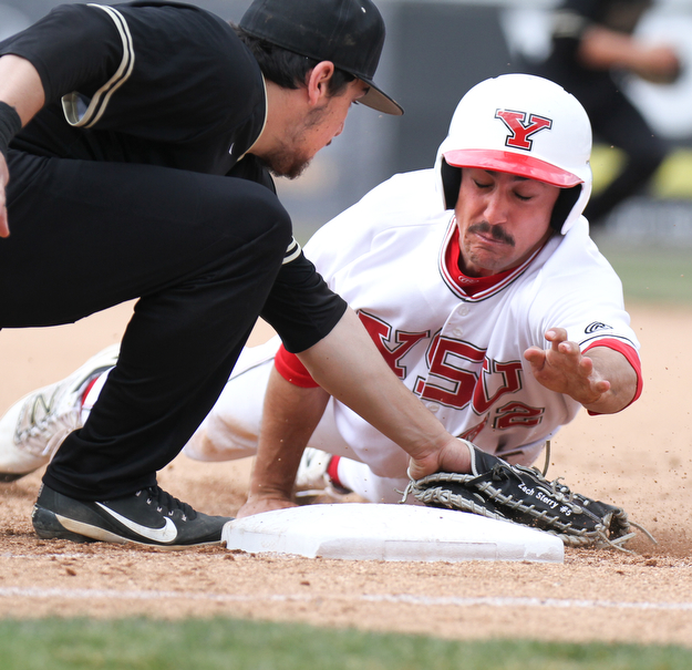 William D Lewis The vindicator  YSU's Nico Padovan(32) is picked off at first by Oakland's Zack Sterry(5) during 3-24-17 opener at Eastwood.