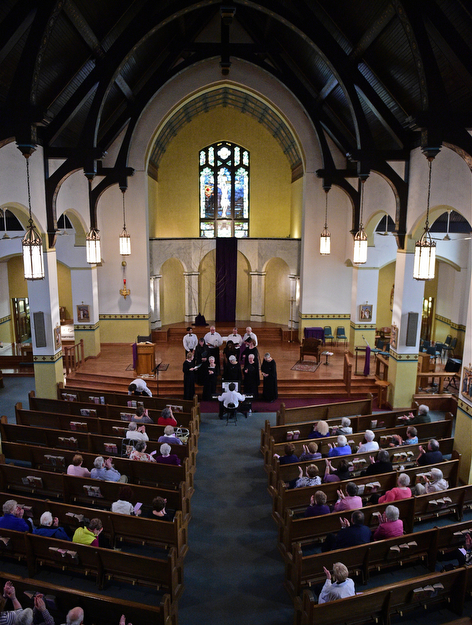 YOUNGSTOWN, OHIO - APRIL 2, 2017: Members of the Mahoning Valley Chorale Lenten Concert perform in front of the crowd at St. Angela Merici Parish, Sunday afternoon. DAVID DERMER | THE VINDICATOR