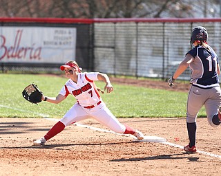 Youngstown State first baseman Kelly Thompson-Cappadocio(7) leans forward for the ball to out UIC infielder Alice Fitzpatrick(11) during the 4th inning as the the UIC Flames  take on the Youngstown Penguins, Saturday, April 8, 2017 at the YSU Softball Field. ..(Nikos Frazier | The Vindicator)..