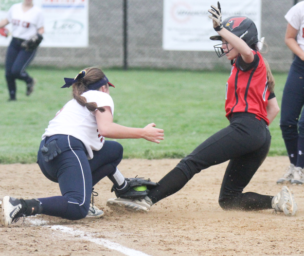 William d Lewis the vindicator  Canfield's Maura Kennedy(1) is tagged out at 3rd by  Fitch's Lainie Simons(5) during 4-28-17 game with Fitch.