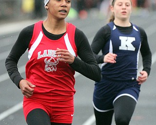 William D Lewis The Vindicator LaBrae's Dynesty Ervin wins Girls 100 met4er dash ans JFK's Antonella LaMonica comes in 2nd during TrumbullTrack Meet at LAkeview 5-4-17