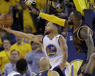 In Game 1 of the NBA Finals, the Golden State Warriors knocked off the Cleveland Cavaliers 113-91.