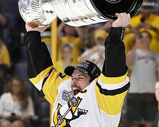 Pittsburgh Penguins' Sidney Crosby (87) celebrates with the Stanley Cup after defeating the Nashville Predators in Game 6 of the NHL hockey Stanley Cup Final, Sunday, June 11, 2017, in Nashville, Tenn. (AP Photo/Mark Humphrey)
