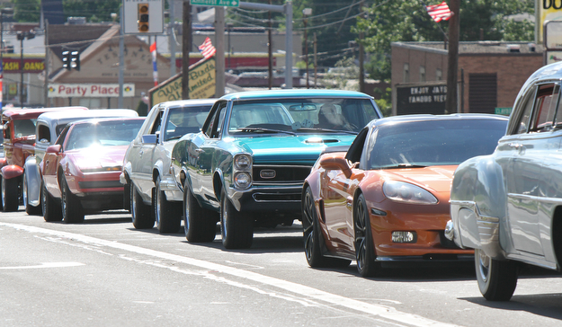 William D. Lewis The Vindicator   Classic cars and hot rods make their way along 224 from the fairgrounds to SP Mall for Hot Rod Super NAtionals afterparty 6-24-17.