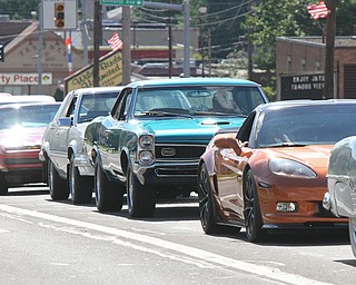 William D. Lewis The Vindicator   Classic cars and hot rods make their way along 224 from the fairgrounds to SP Mall for Hot Rod Super NAtionals afterparty 6-24-17.