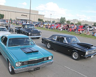William D. Lewis The Vindicator   Classic cars and hot rods make their way along 224 from the fairgrounds to SP Mall for Hot Rod Super NAtionals afterparty 6-24-17.