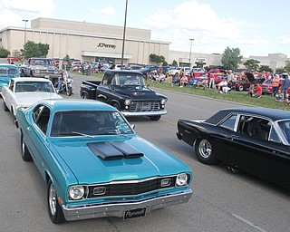William D. Lewis The Vindicator   Classic cars and hot rods make their way along 224 from the fairgrounds to SP Mall for Hot Rod Super NAtionals afterparty 6-24-17.