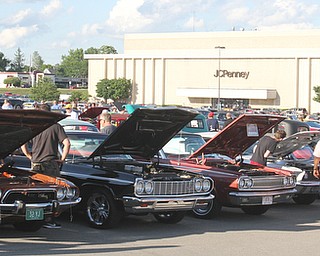 William D. Lewis The Vindicator   Cars on display at SP Mall for Hot Rod Super Nationals afterparty 6-24-17.