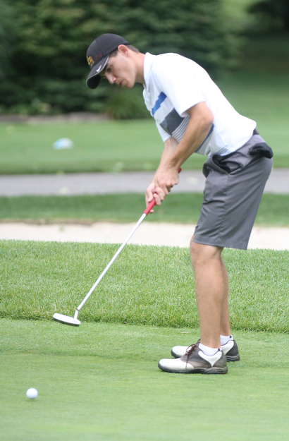 William D. Lewis The Vindictor  John Popa putts during GGOV Jr. qualifier at Trumbull CC July 13, 2017.