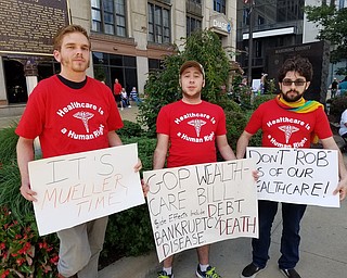 Portage County Democratic Socialists show support of single payer healthcare in #Youngstown before @realDonaldTrump rally 