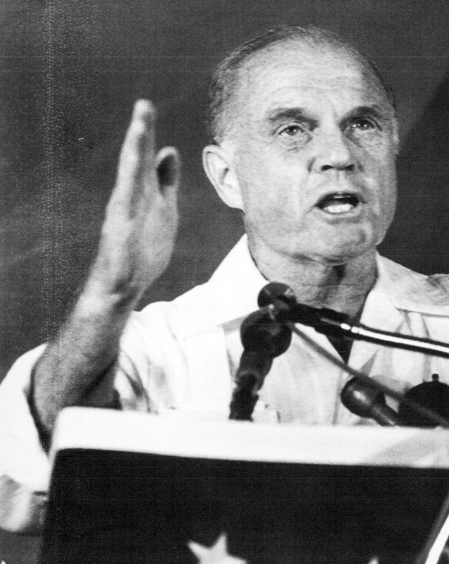 New York Aug 10, 1980 Ohio Sen John Glenn speaks to Ohio Delegtes during 1980 DNC in New York.