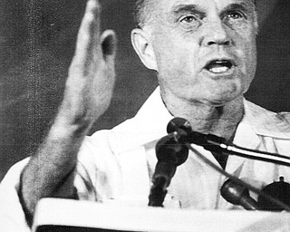 New York Aug 10, 1980 Ohio Sen John Glenn speaks to Ohio Delegtes during 1980 DNC in New York.