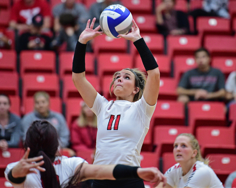 YOUNGSTWON, OHIO - AUGUST 29, 2017: Youngstown State's Heather Splinter sets the ball during their match Tuesday night at Beeghly Center. DAVID DERMER | THE VINDICATOR