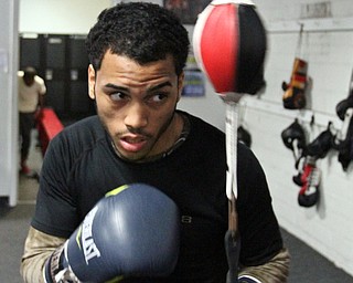 William D Lewis The Vindicator  Popo Salinas trains at South side Boxing 9-7-17.
