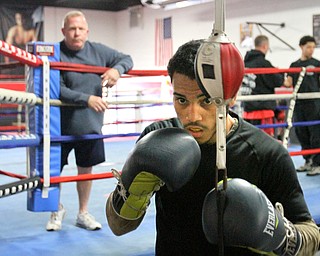 William D Lewis The Vindicator  Popo Salinas trains at South side Boxing 9-7-17.