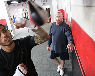 William D Lewis The Vindicator  Popo Salinas trains at South side Boxing 9-7-17.