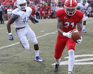 Youngstown State University defensive end Jamal Smith (21) with the catch in the third quarter as Youngstown State takes on Central Connecticut State, Saturday, Sept. 16, 2017, at Stambaugh Stadium in Youngstown. Youngstown State won 59-9...(Nikos Frazier | The Vindicator)..