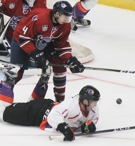 William D. Lewis The Vindicator  Phantoms Chase Gresock(19) and Chicaog's Sebastian Dirven(4) battle for the puck during 10-8-17 action at Covelli.