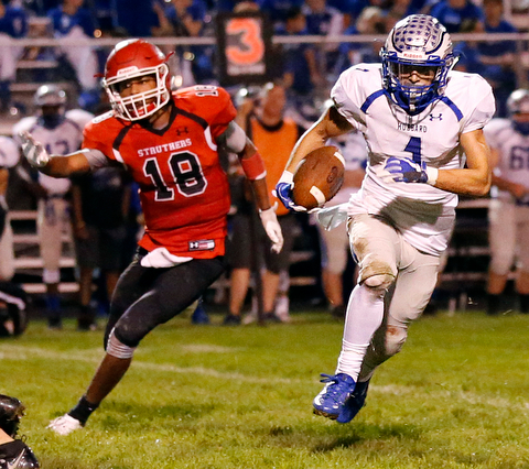 MICHAEL G TAYLOR | THE VINDICATOR- 10-13-17 FOOTBALL Hubbard Eagles vs Struthers Wildcats at Struthers High School, Struthers, OH..2nd qtr., Hubbard's WR Ray Minniti #1  takes the pitch as Struthers' Kylel Griffin DL #18 chases.