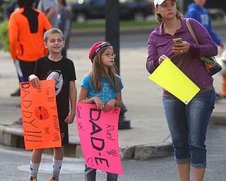 Jamie Demain of Struthers with kids, Morgan(7) and Tyler(9)(left) wait to cheer on their dad, Tim during the 42nd annual Youngstown Peace Race, Sunday, Oct. 22, 2017, in Youngstown...(Nikos Frazier | The Vindicator)