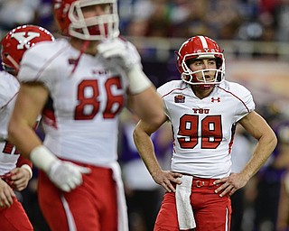 CEDAN FALLS, IOWA - OCTOBER 21, 2017: Youngstown State's Zak Kennedy, right, stands in shock after missing a field goal during the second half of their game Saturday afternoon at the UNI Dome. Northern Iowa won 19-14. DAVID DERMER | THE VINDICATOR