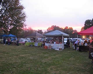 Neighbors | Zack Shively.Woodside Community Garden had 27 vendors come to their Fall Festival and Craft Show. The vendors sold crafts and handed out candy to children. The event organizer, Andrea Bowden, hopes to make the event larger as the garden grows, with intentions of the festival becoming a harvest festival. The garden needs more volunteers to help reach that goal.