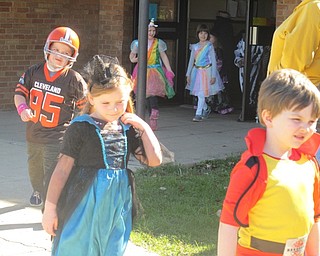 Neighbors | Zack Shively.Market Street Elementary School had its parade fifteen minutes after Robinwood Lane's, fifteen minutes before West Boulevard and cocurrently with Stadium Drive's parade. Parents lined the streets around the school to see their children.