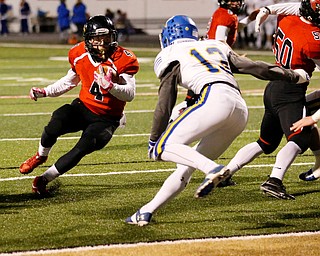 WARREN, OHIO - NOVEMBER 10, 2017: Canfield's Paul Breinz (4) makes a cut to score a 3 yard TD during the 1st qtr. at Harding High School, Mollenkopf Stadium. MICHAEL G TAYLOR | THE VINDICATOR