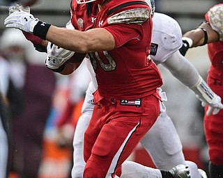 YOUNGSTOWN, OHIO - NOVEMBER 18, 2017: Youngstown State's Joe Alessi runs the football during the second half of Saturday afternoons game at Stambaugh Stadium. Youngstown State won 38-10. DAVID DERMER | THE VINDICATOR