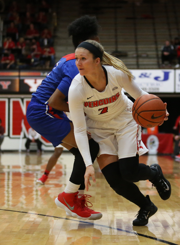 Youngstown State guard Alison Smolinski (2) rolls off of Ohio Valley guard AmiayaÊMelvins (1) before completing a layup during the third quarter as Ohio Valley University takes on Youngstown State University in a NCAA basketball game, Monday, Nov. 20, 2017, at the Beeghly Center in Youngstown. YSU won 86-59...(Nikos Frazier | The Vindicator)..