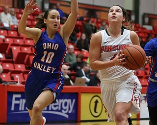 Youngstown State guard Nikki Arbanas (4) goes up for a layup as Ohio Valley guard TannerÊEsposito (10) approaches behind during the third quarter as Ohio Valley University takes on Youngstown State University in a NCAA basketball game, Monday, Nov. 20, 2017, at the Beeghly Center in Youngstown. YSU won 86-59...(Nikos Frazier | The Vindicator)..
