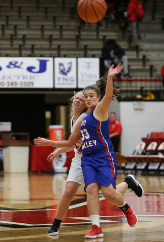 Youngstown State guard Nikki Arbanas (4) passes the ball as Ohio Valley guard HaleyÊAckerman (33) collides with her during the fourth quarter as Ohio Valley University takes on Youngstown State University in a NCAA basketball game, Monday, Nov. 20, 2017, at the Beeghly Center in Youngstown. YSU won 86-59...(Nikos Frazier | The Vindicator)..