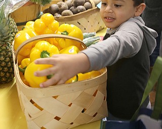   ROBERT K YOSAY  | THE VINDICATOR..Januhel Nieves-Vega- 4..  helps his mom get a pepper from the farmers market ..A $35,000 grant from the Swanston Foundation helped Alta Head Start at families to get fresh produce from a semi-annual farmersÕ market...-30-