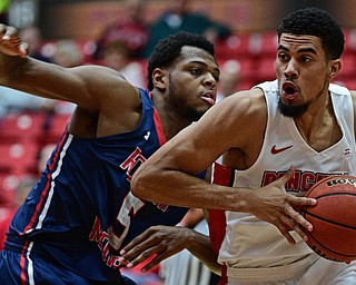 YOUNGSTOWN, OHIO - NOVEMBER 29, 2017: Youngstown State's Devin Haygood drives on Robert Morris's Malik Petteway during the first half of their game Wednesday night at Beeghley Center. Robert Morris won 81-74. DAVID DERMER | THE VINDICATOR