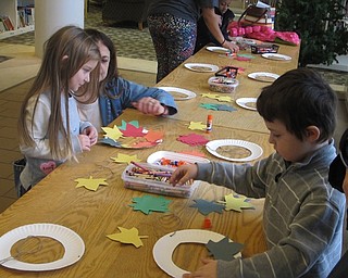 Neighbors | Zack Shively.The children glued paper leaves to a circle to create a wreath at Baby Brilliant: Pre-Kindergarten Story Time. The story time and craft had a Thanksgiving theme.
