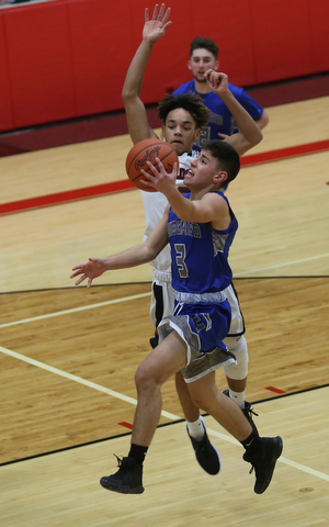 Hubbard's Cam Resatar (3) goes up for a layup in the third quarter of an AAC high school basketball game against Struthers, Friday, Dec. 8, 2017, in Struthers. Hubbard won 70-55...(Nikos Frazier | The Vindicator)