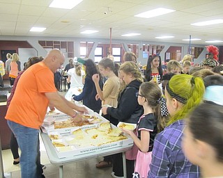 Neighbors | Zack Shively.Members of the Center Intermediate School PTA handed out slices of pizza to students during their fall festival. The event had 400 students registered and 45 PTA volunteers.