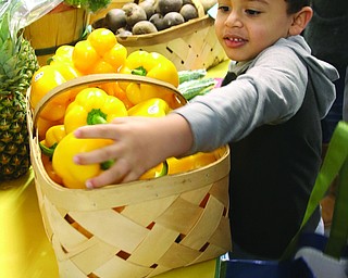   ROBERT K YOSAY  | THE VINDICATOR..Januhel Nieves-Vega- 4..  helps his mom get a pepper from the farmers market ..A $35,000 grant from the Swanston Foundation helped Alta Head Start at families to get fresh produce from a semi-annual farmersÕ market...-30-