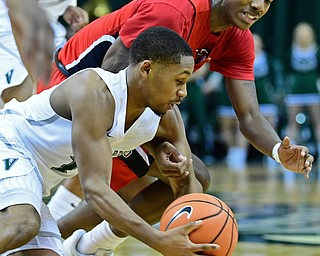 YOUNGSTOWN, OHIO - JANUARY 1, 2018: Cleveland State's Kasheem Thomas takes the ball away from Youngstown State's Braun Hartfield during the first half of their game on Saturday afternoon at the Wolstein Center. Youngstown State won 80-77. DAVID DERMER | THE VINDICATOR